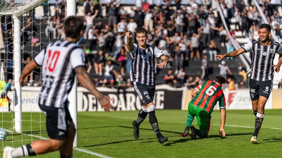 Vlahovic Beşiktaş’ta Hat-Trick Yaptı, Salah Gol Sevinci Yaşadı